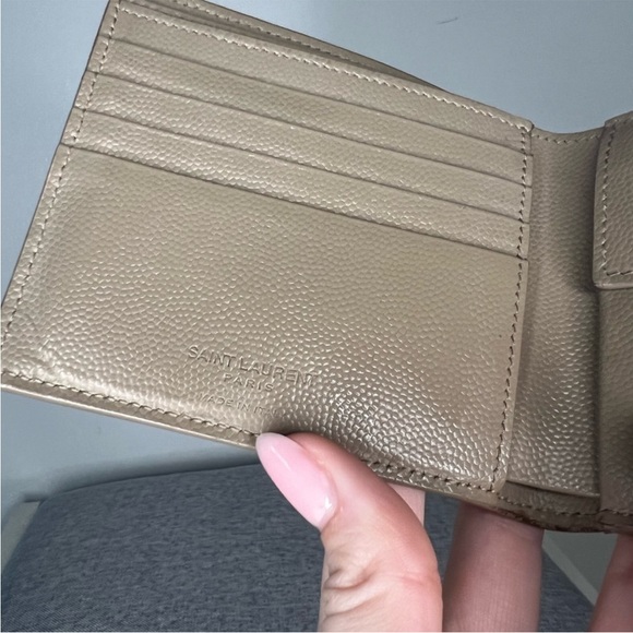 YSL Saint Laurent Cream Bifold Wallet
With Snap Coin Pouch Unisex - Picture 3 of 10